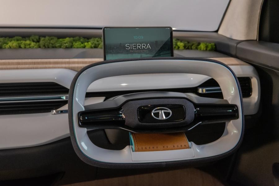 Панель приборов Tata Sierra EV Concept 2020 года  (фото 8 из 8)